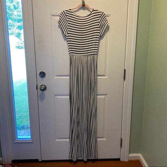 Magic Fit black & white striped maxi sz M soft - Picture 4 of 5